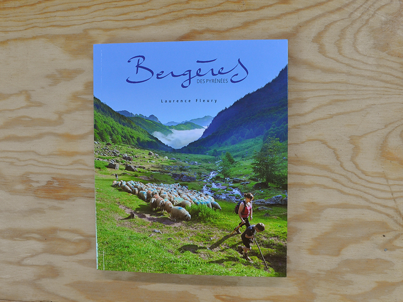 <p>Un magnifique ouvrage, des rencontres magnifiques dans un d&eacute;cor superbe. A avoir imp&eacute;rative dans toutes les biblioth&egrave;ques.</p>

<p>De Laurence Fleury.</p>

<p>Editions Gypa&egrave;te.</p>
